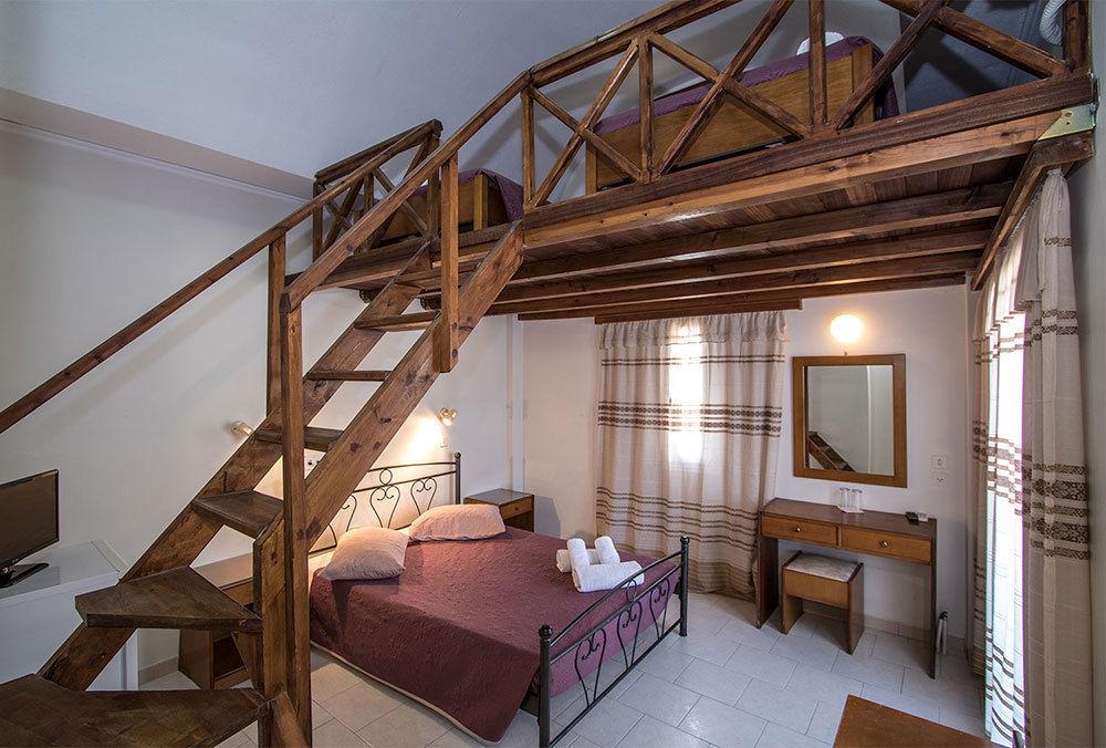 Petra Nera 2* Perissa (Santorini)