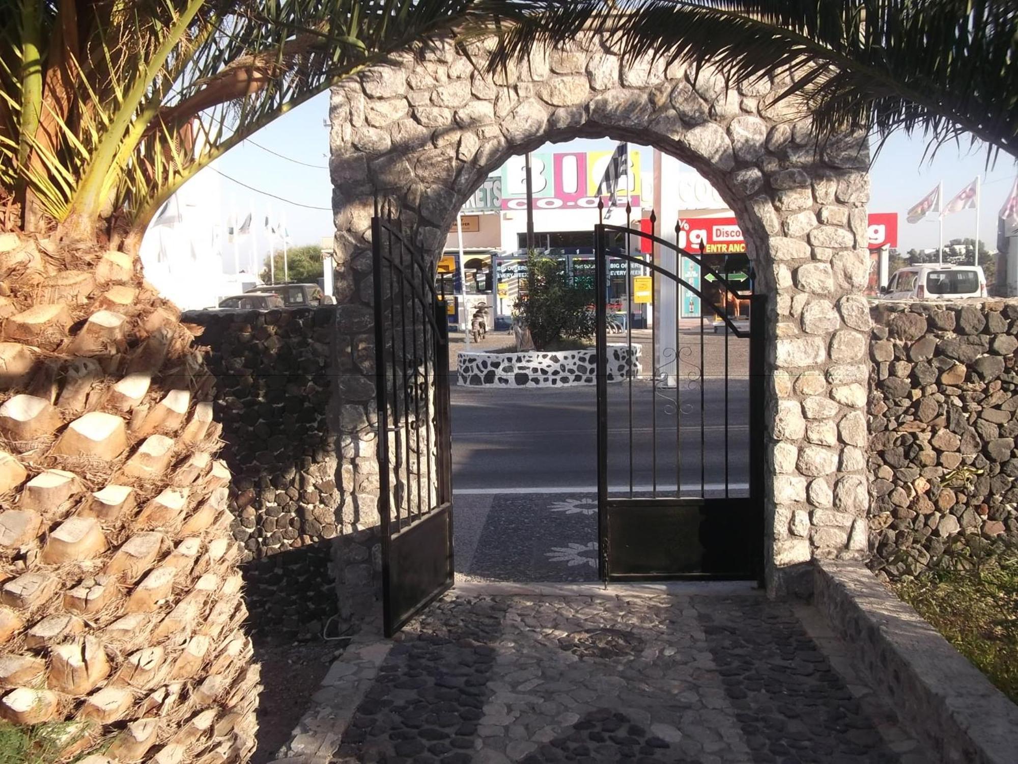 Petra Nera 酒店 Perissa (Santorini)