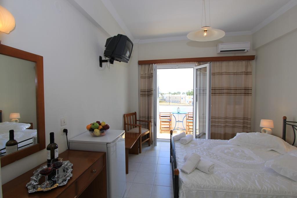 Petra Nera 2* Perissa (Santorini)