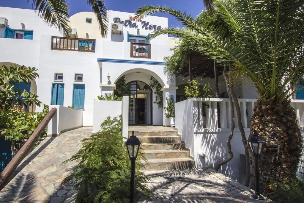 Petra Nera 2* Perissa (Santorini)